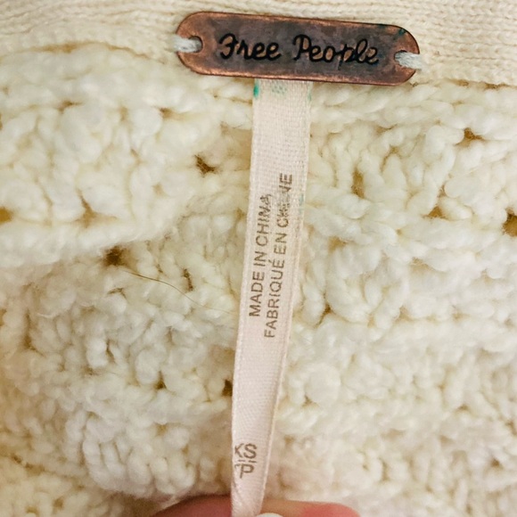 Free people cream colored slouchy turtleneck high low hem Skyscraper sweater. S - Picture 11 of 11